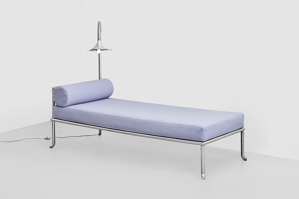 DAYBED WITH LAMP