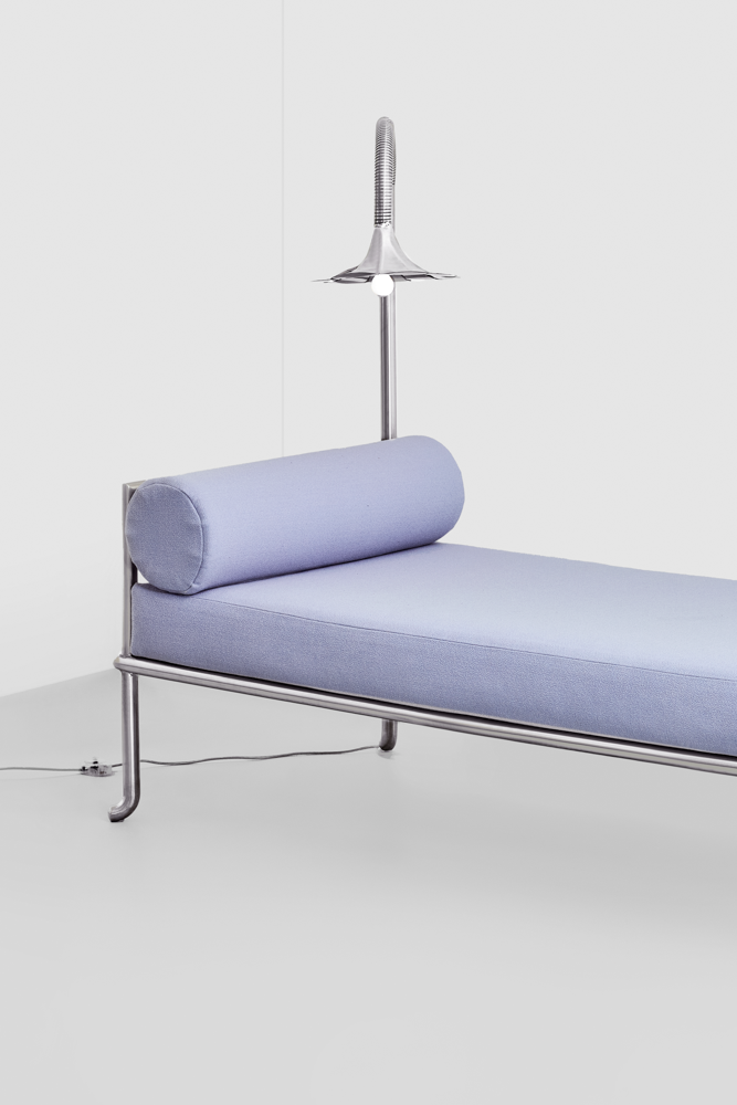 DAYBED WITH LAMP