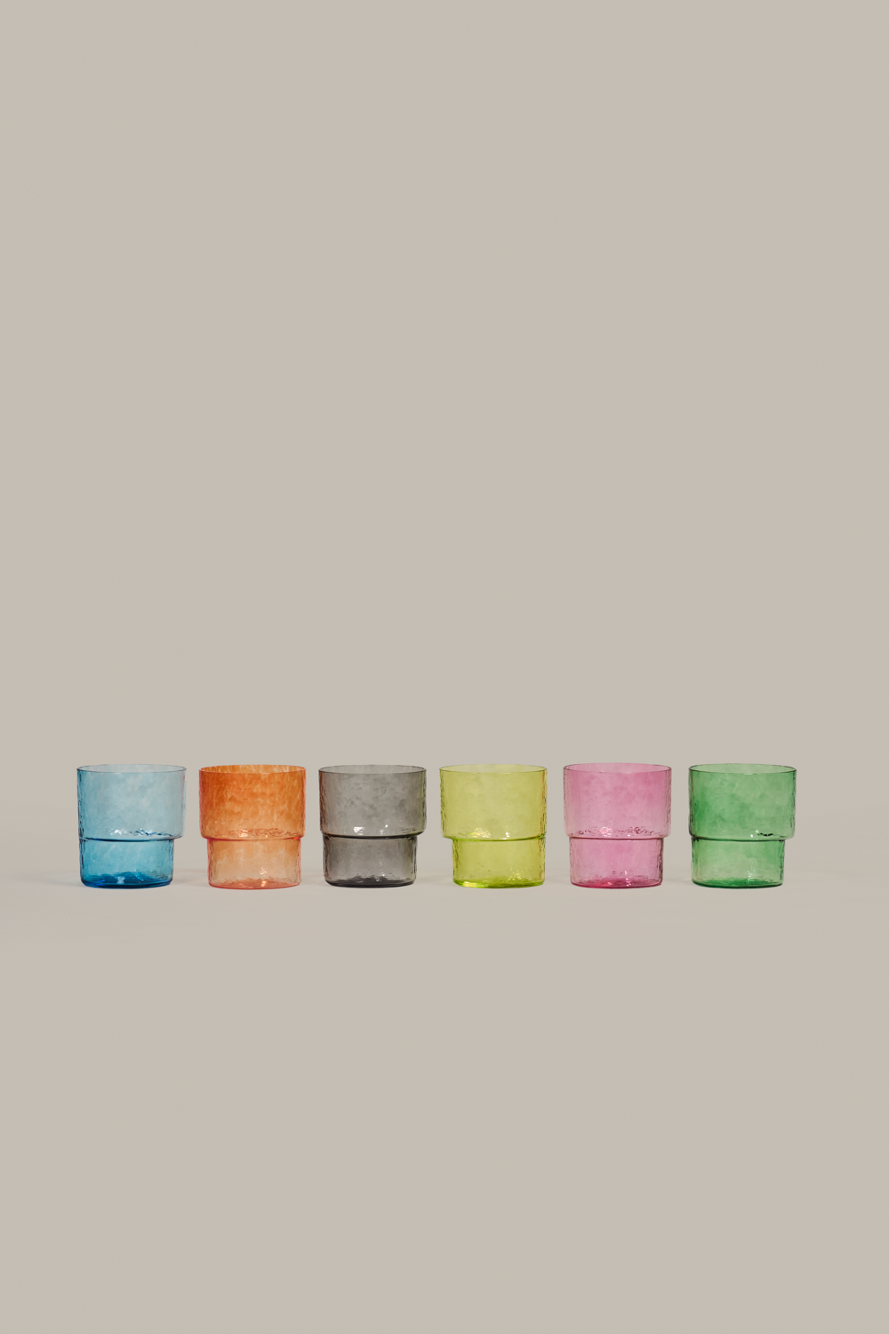 Set of 6 mouth-blown Pool glasses by Cornelius Réer lined up in distinct colors at Pièce de Résistance gallery Paris